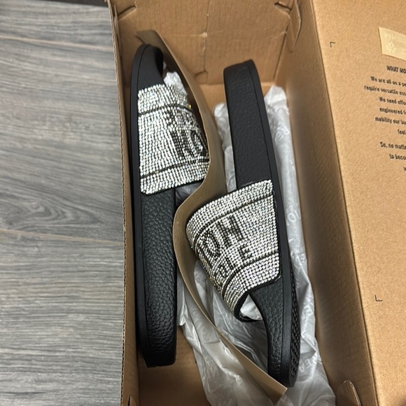 Kenneth Cole Reaction Women's Screen Jewl Slides Flat Sandals - Picture 2 of 6